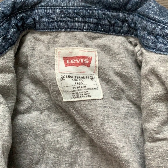 EUC. Levi’s Jeans Long Sleeve Boys Size 12month. - Picture 3 of 4